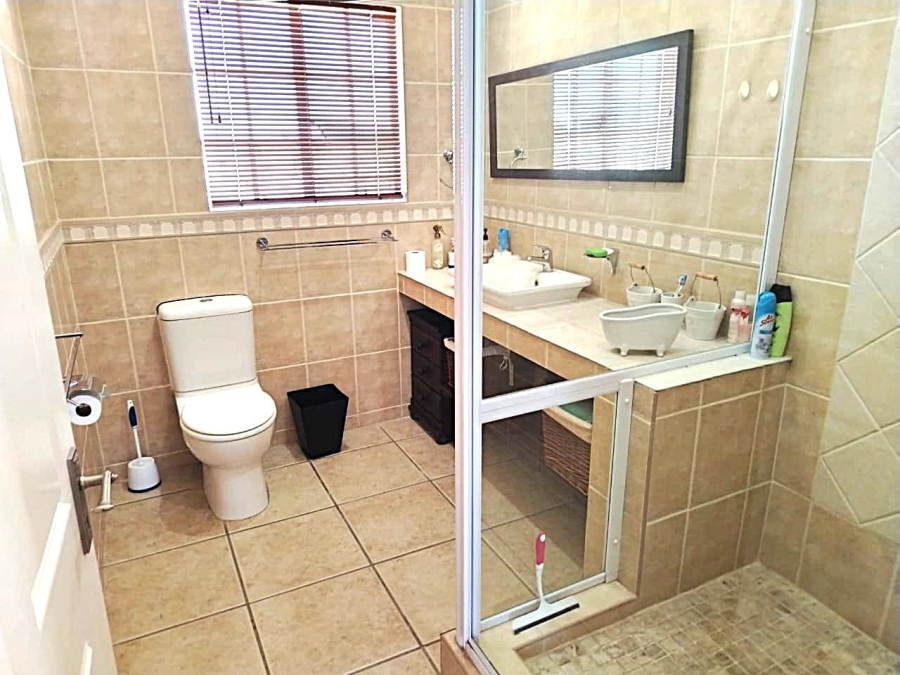 6 Bedroom Property for Sale in Vaal Dam Free State